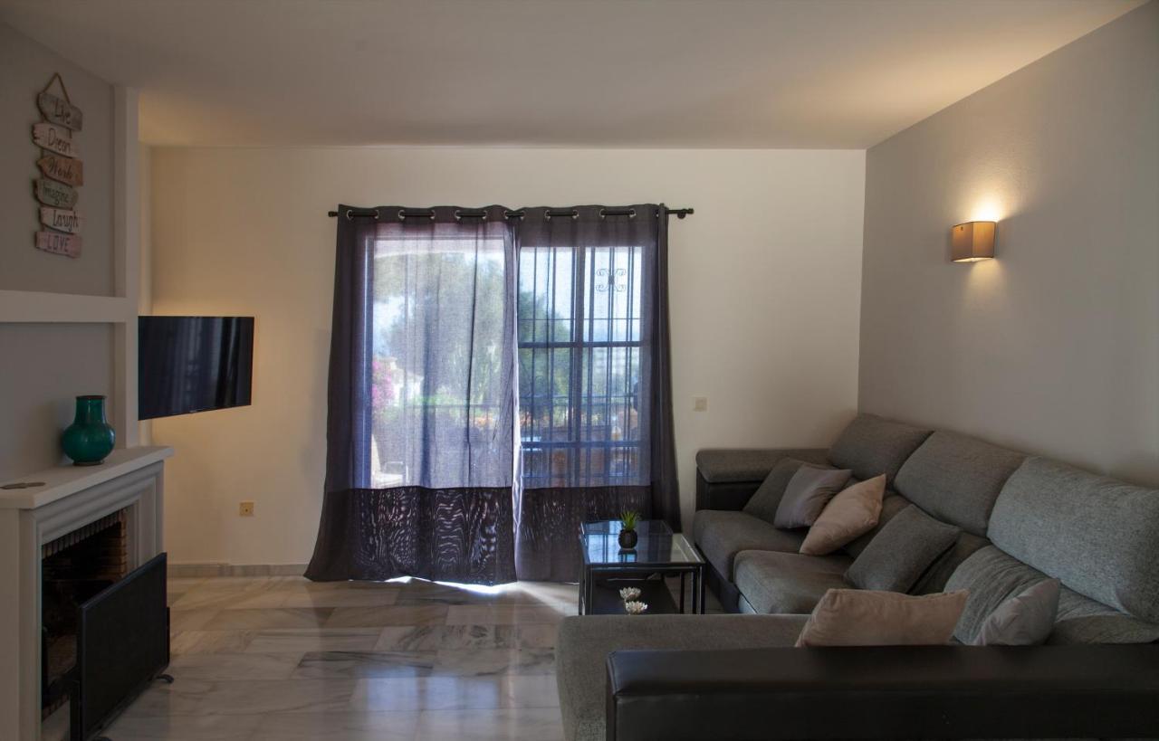 Agradable Adosado Con Piscina La Hidalga Villa Benalmadena Ngoại thất bức ảnh