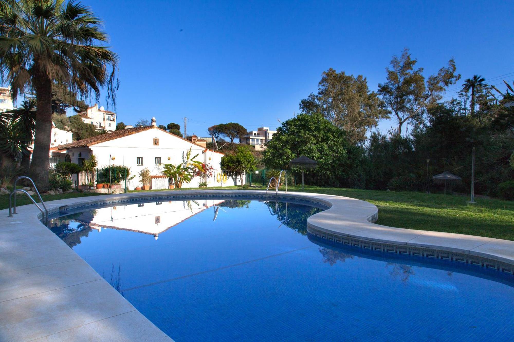 Agradable Adosado Con Piscina La Hidalga Villa Benalmadena Ngoại thất bức ảnh